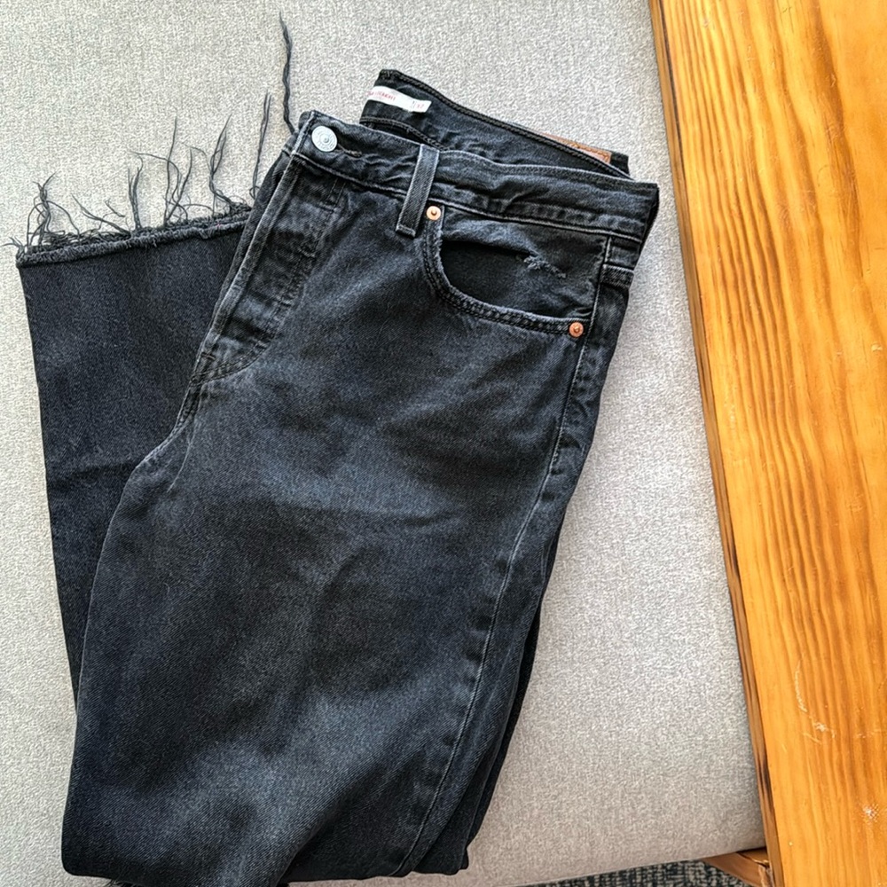 LEVI’s Wedgie Straight Distressed jeans